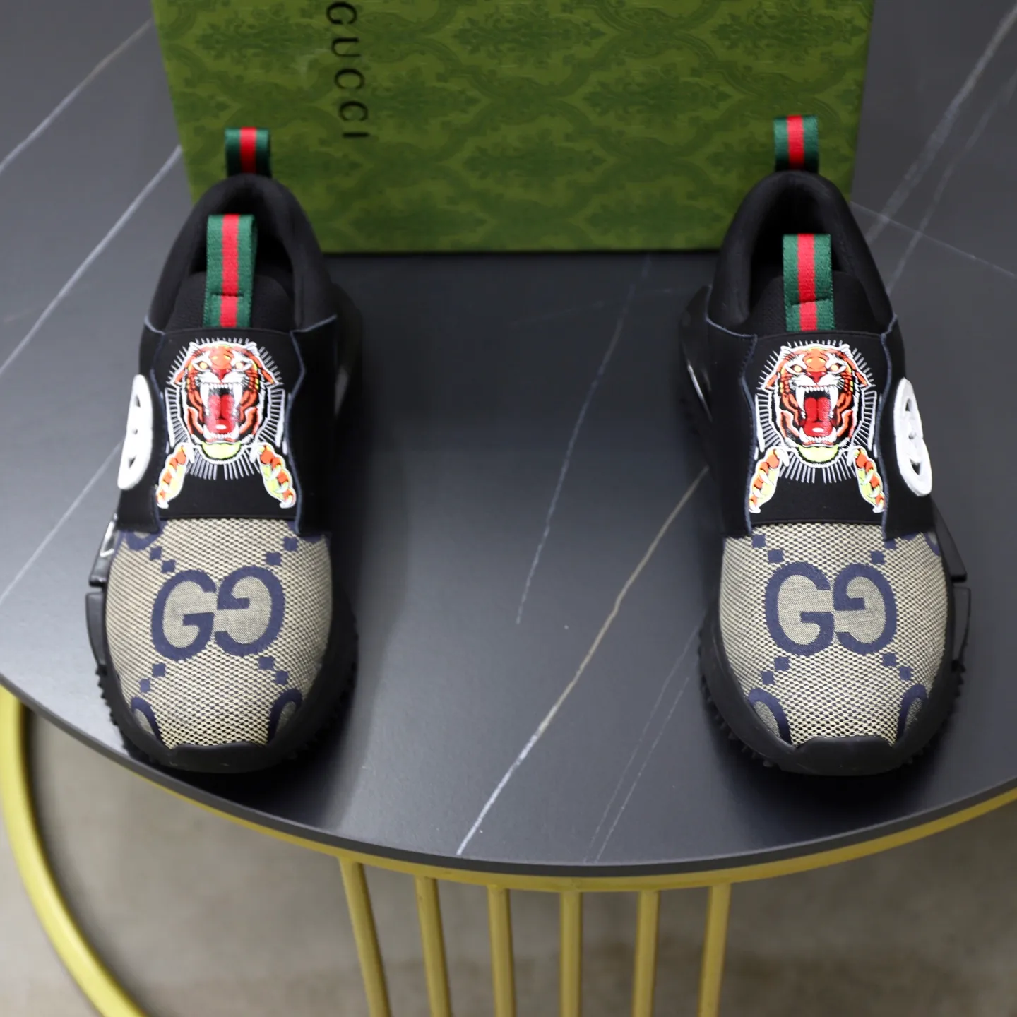 Ex-factory price: 462💰🙅‍♂️🙅‍♂️🙅‍♂️ Brand: GUCCI Standard code: 38-44 (45 customized) Grade: Same as the official website Material: Original cowhide material spliced with brand cloth Comfortable and breathable lining Lightweight and wear-resistant sports outsole Style category: Men's fashionable casual shoes Running sports shoes Distinguished luxury brand elements Top luxury color: actual picture color